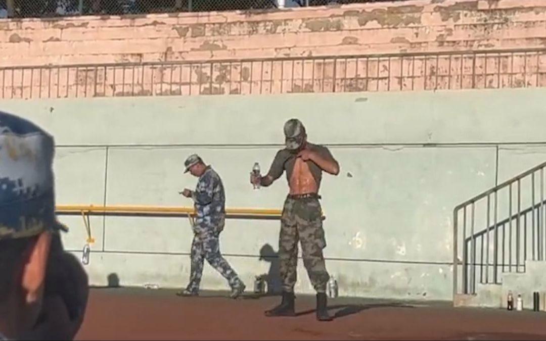 AYX-费耶诺德训练开放日，清晨篮板制胜引欢呼，亚冠在即，赛程密集仍需轮换(fm前场组织核心进攻)